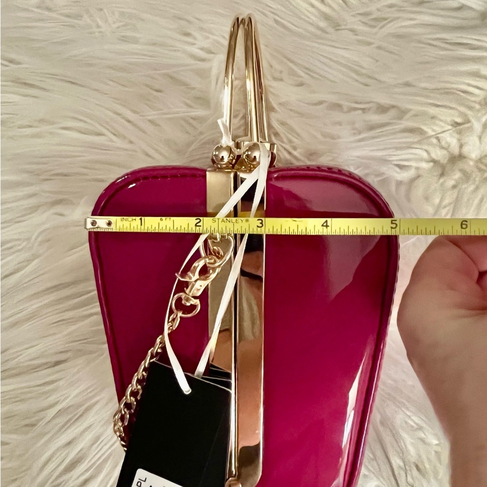 Fun pink patent leather purse faux crystal latch. Cute as heck by Terra 👛💕
